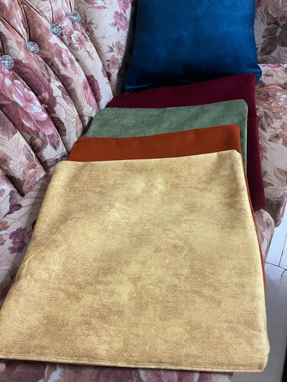 دوخت انواع کوسن و کاور کوسن|مبلمان خانگی و میز عسلی|رشت, پل تالشان|دیوار