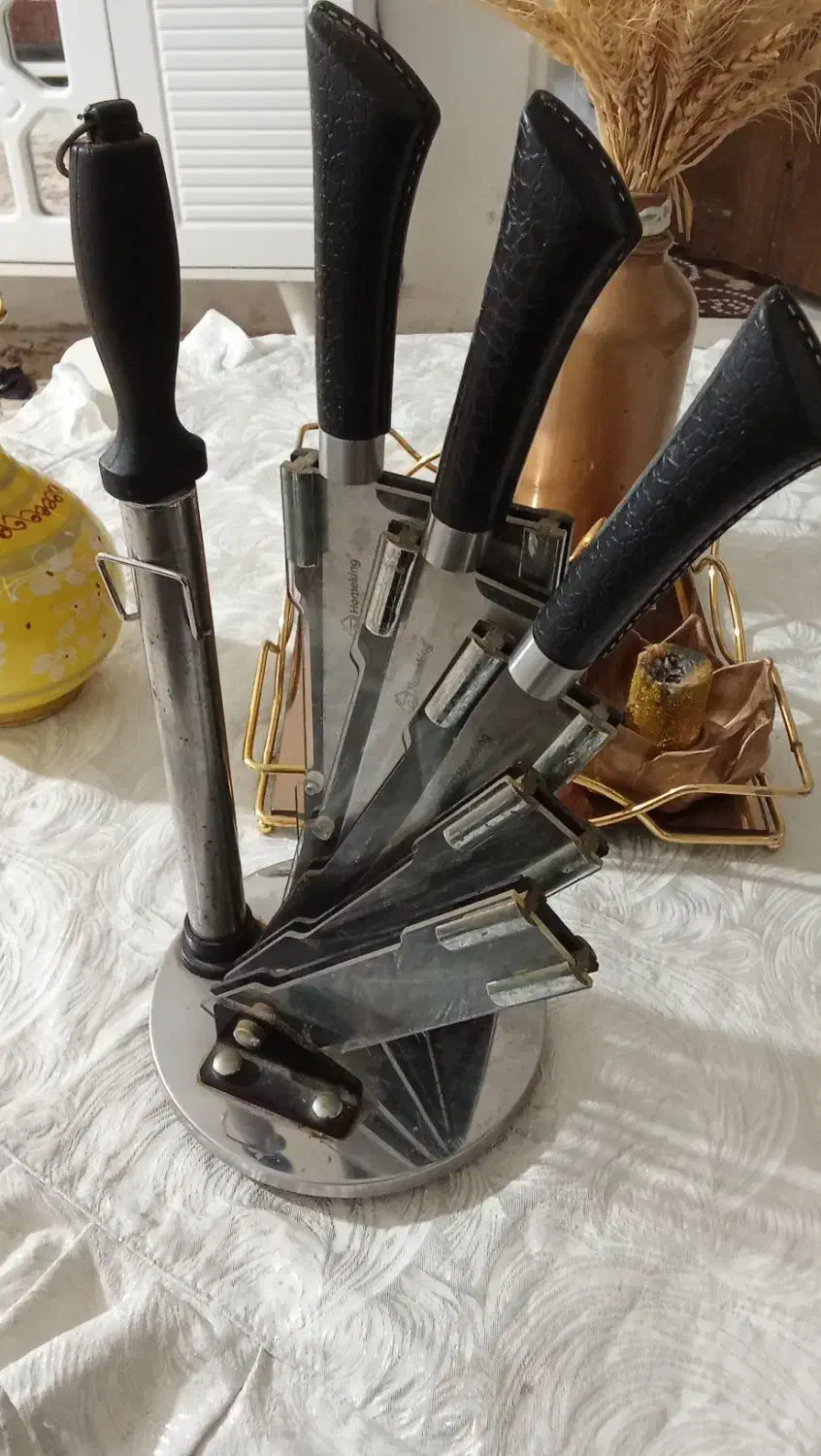 سرویس چاقو فقط یکیش یه خورده لپ پر شده|ظروف پخت‌وپز|بجنورد, |دیوار