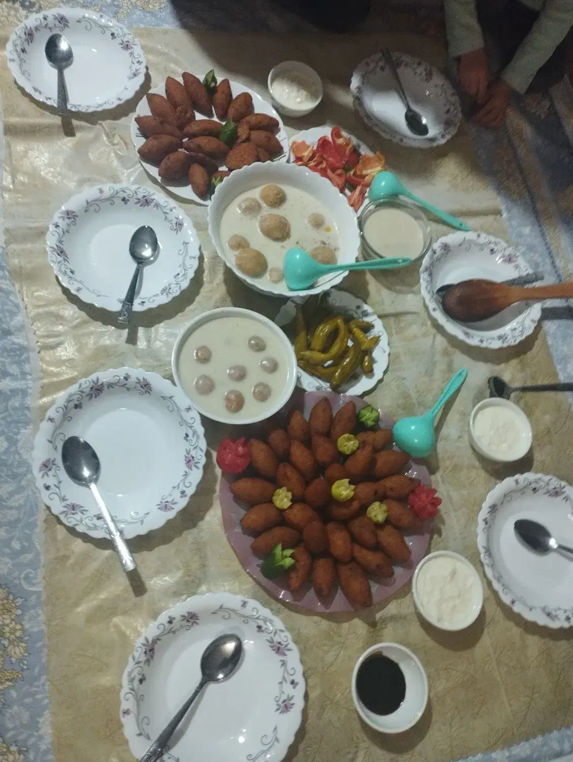 غذاهای سنتی سوری|خوردنی و آشامیدنی|قم, قلعه یزدیها|دیوار