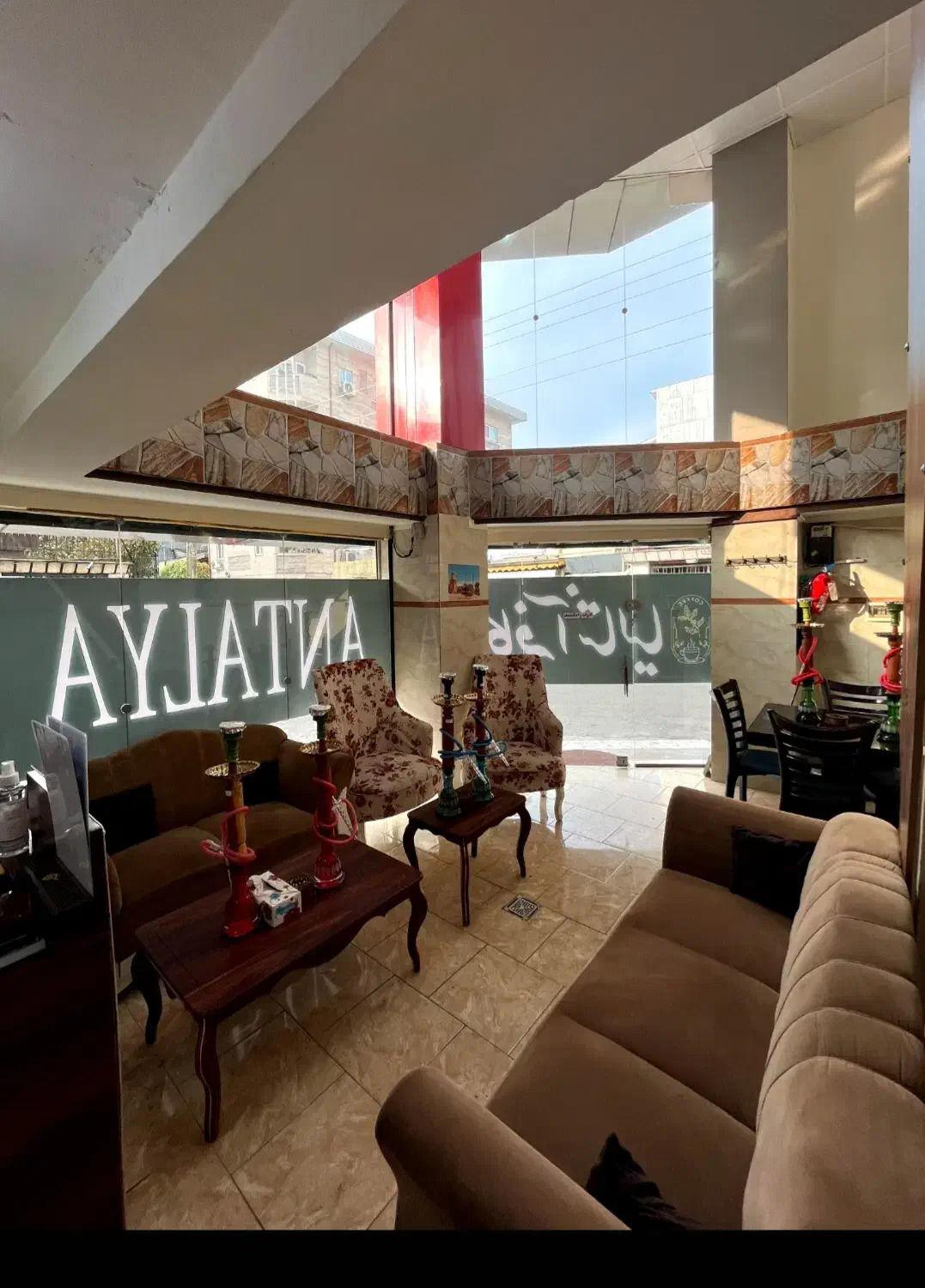 مبل هفت نفره و دو عدد جلو مبلی|مبلمان خانگی و میز عسلی|رشت, منظریه|دیوار