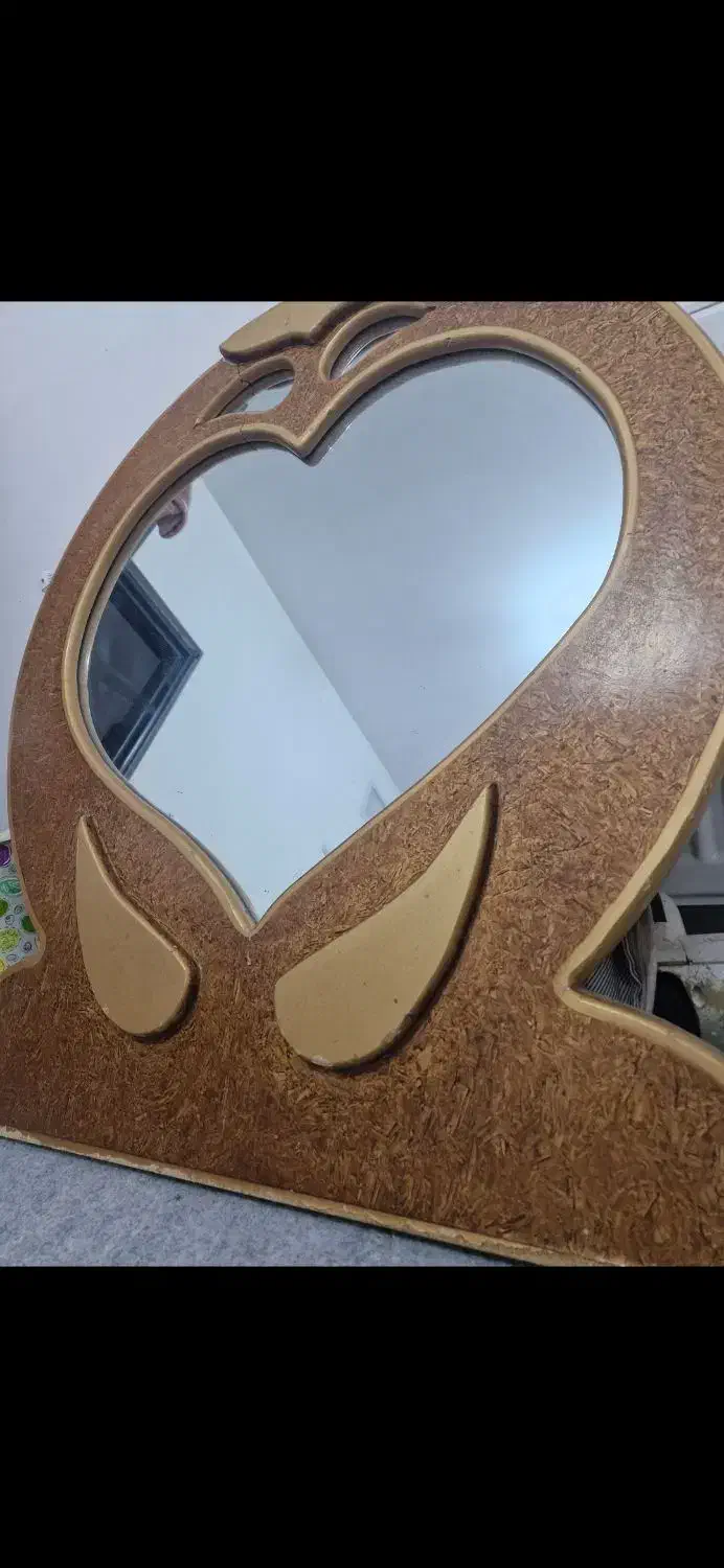 آئینه|آرایشگاه و سالن‌های زیبایی|سیرجان, |دیوار