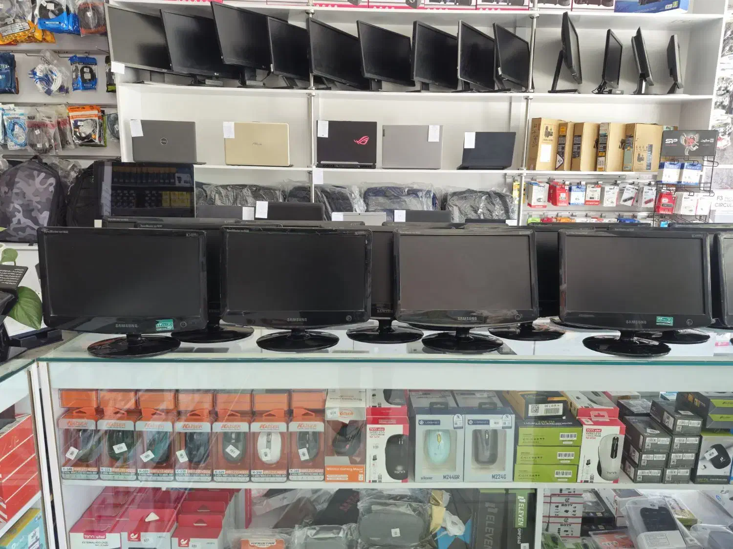 مانیتور ۱۶.۵ اینچ‌سامسونگ مخصوص دوربین و کامپیوتر|قطعات و لوازم جانبی رایانه|فسا, |دیوار