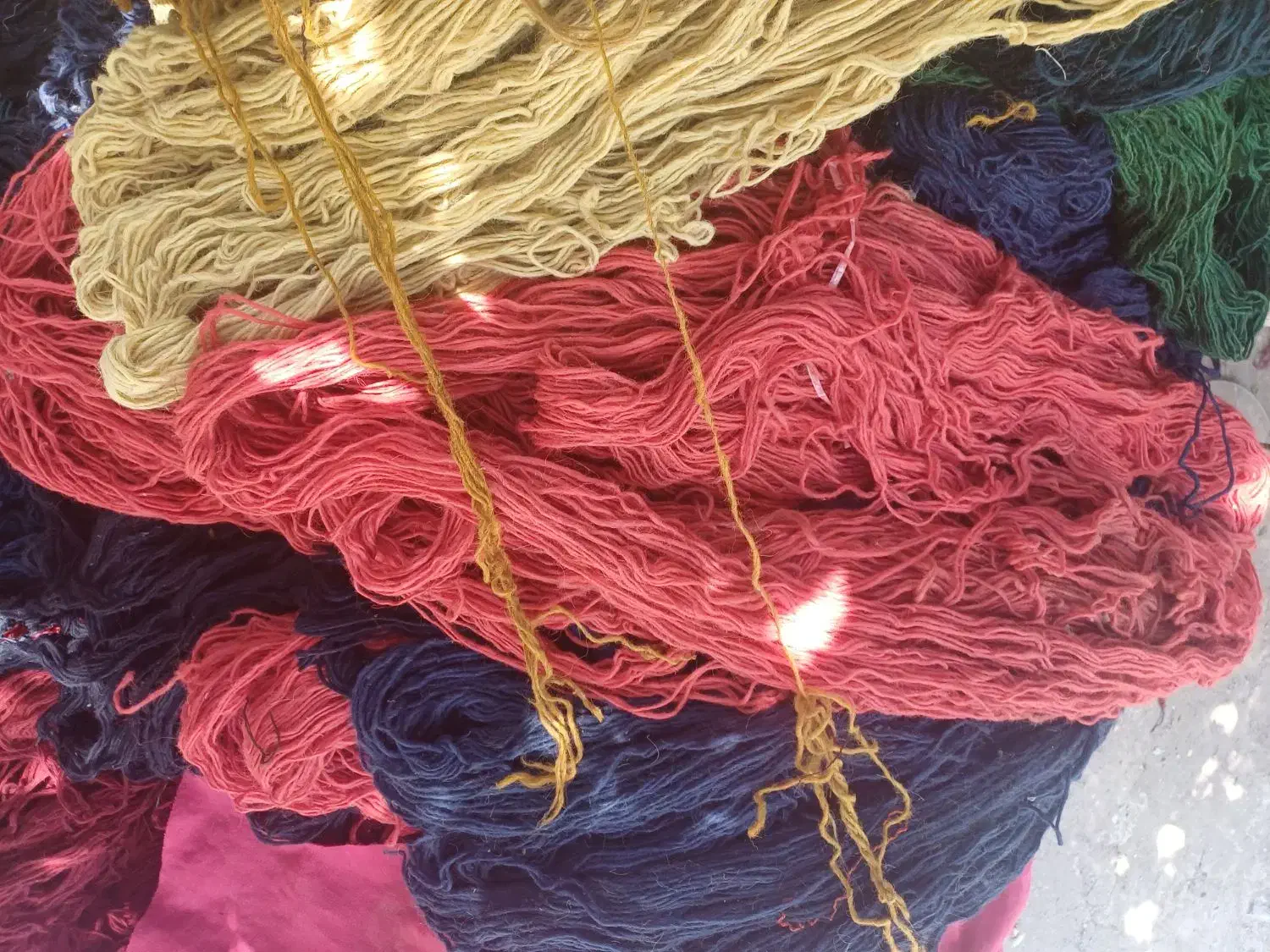 نخ فرش|لوازم خیاطی و بافتنی|تبریز, |دیوار