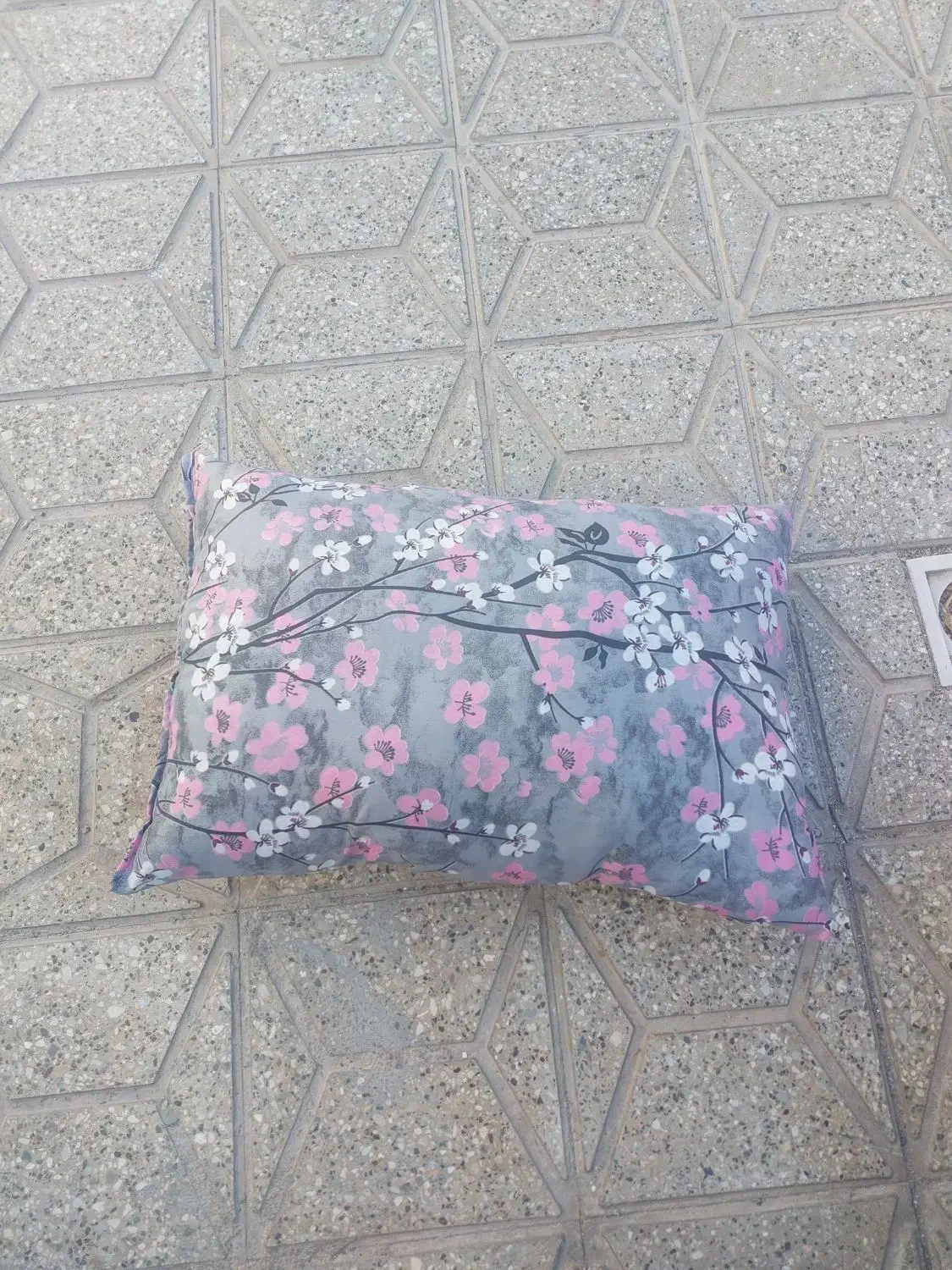 بالیشت حاضری فقط ۱۷۰|رختخواب، بالش، پتو|بیرجند, |دیوار