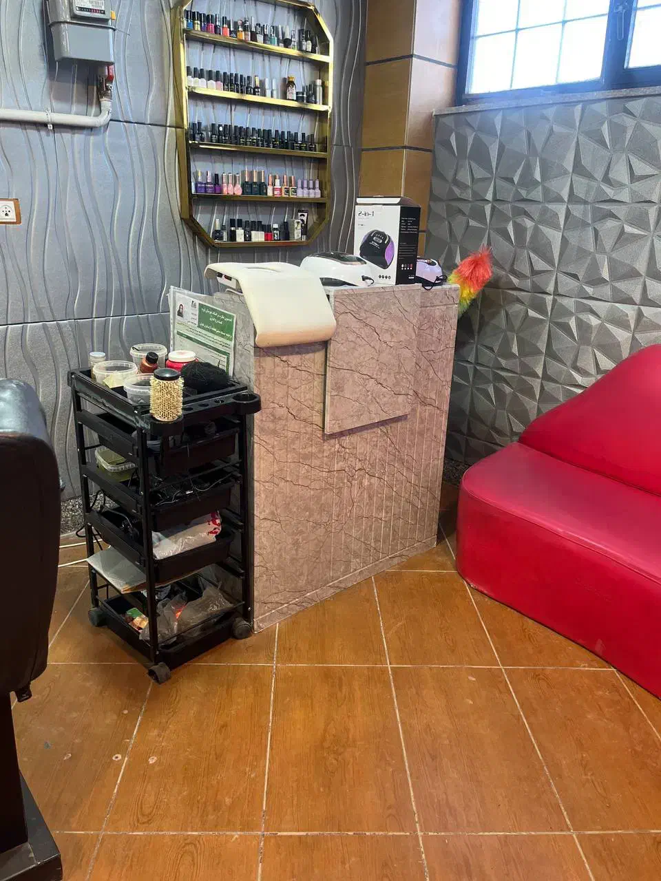 وسایل کامل ارایشگاه|آرایشگاه و سالن‌های زیبایی|همدان, |دیوار