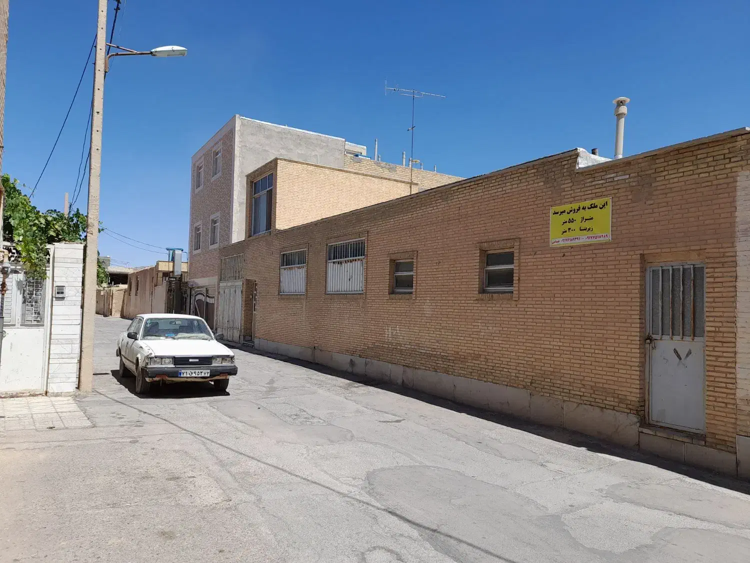 منزل ویلایی سه نبش بزرگ میدان جدید خیابان عاشورا|فروش خانه و ویلا|آباده, |دیوار