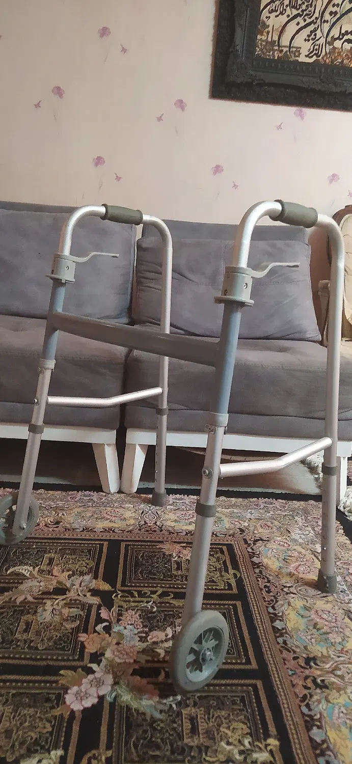 واکر چرخدار آلومینیومی تاشو|آرایشی، بهداشتی، درمانی|تهران, چیذر|دیوار