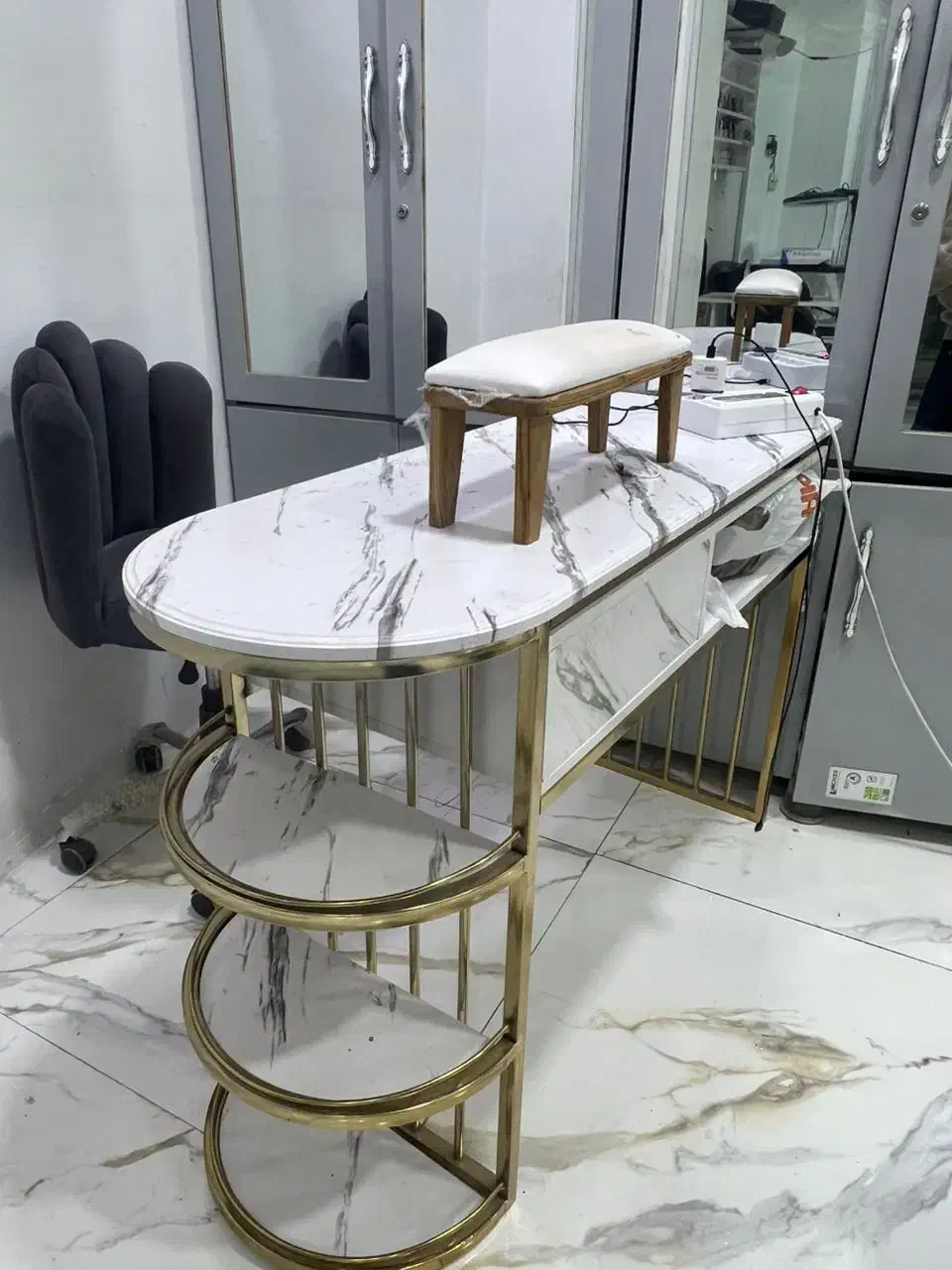 میز ناخن و صندلی|آرایشگاه و سالنهای زیبایی|یاسوج, |دیوار