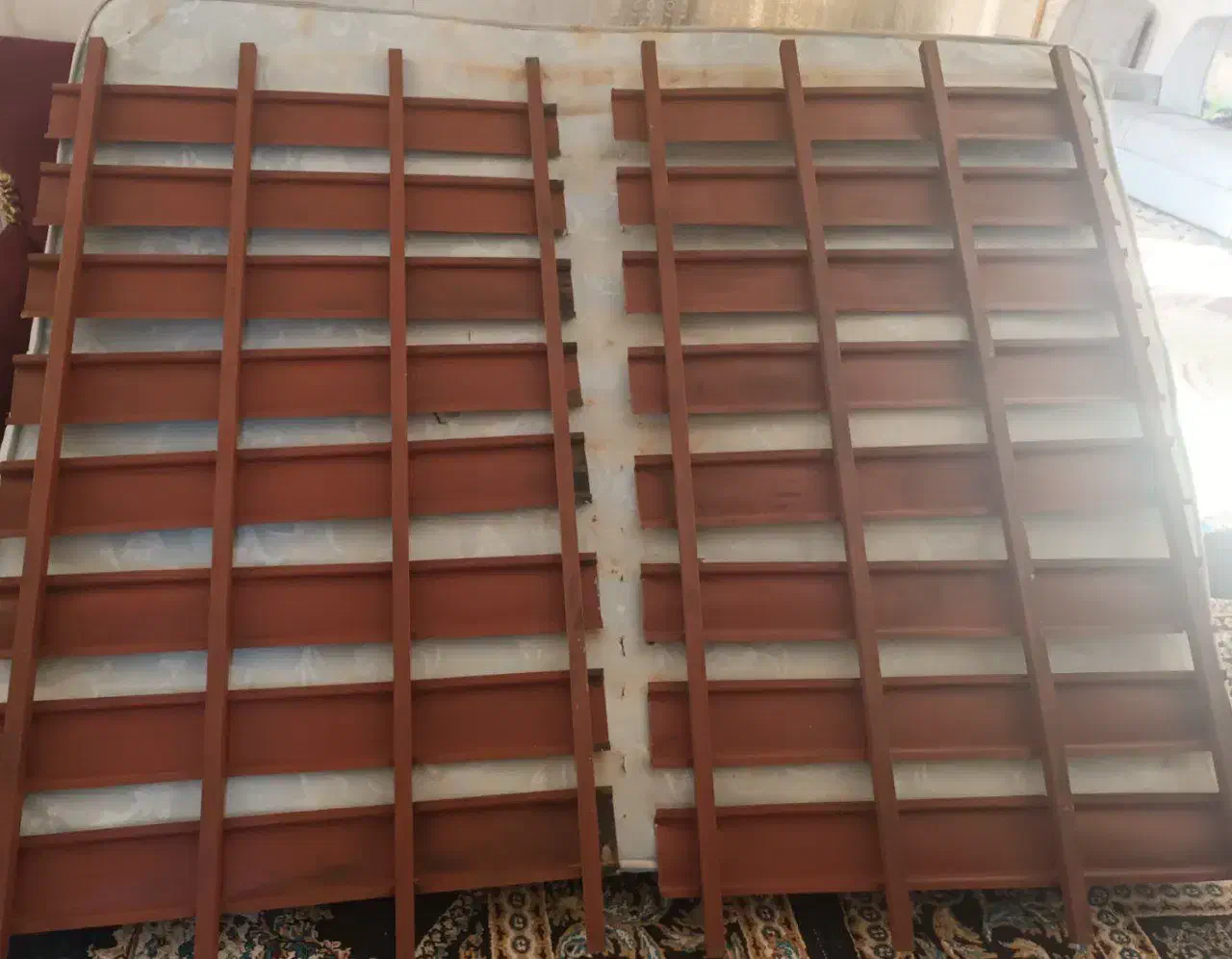 تخت اهنی|تخت و سرویس خواب|حمیدیا, |دیوار