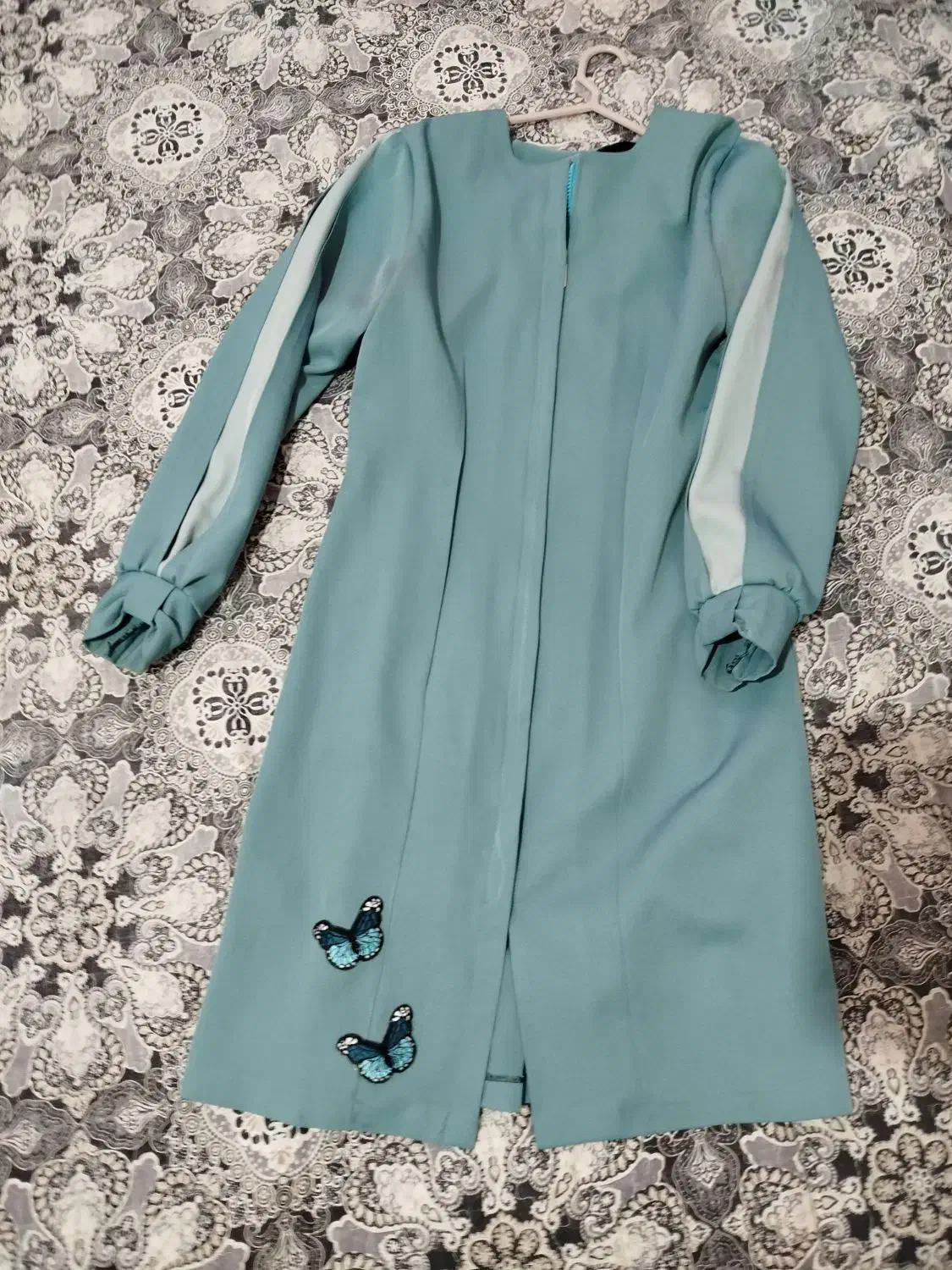 مانتو سبز|لباس|ازنا, |دیوار