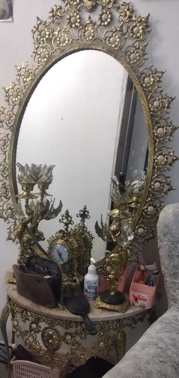 بوفه و آینه برنز در حد نو و مقداری تزیناتی .|بوفه، ویترین، کنسول|ملایر, |دیوار