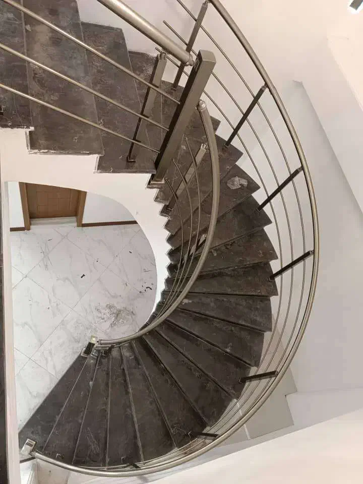 طراحی اجرا پله فلزی بتنی سنگ پله نما نرده|خدمات پیشه و مهارت|زرند, |دیوار