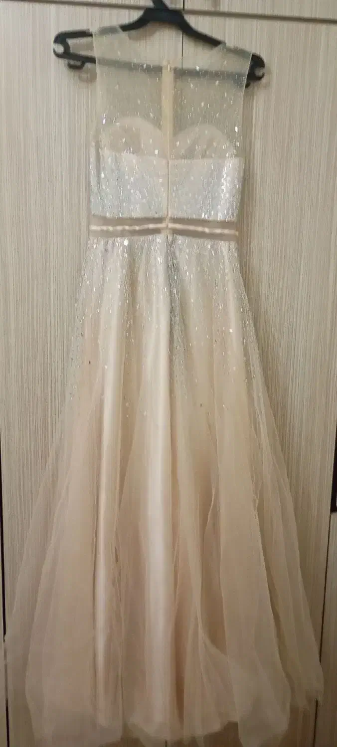 یک عدد لباس عقد|لباس|تبریز, |دیوار