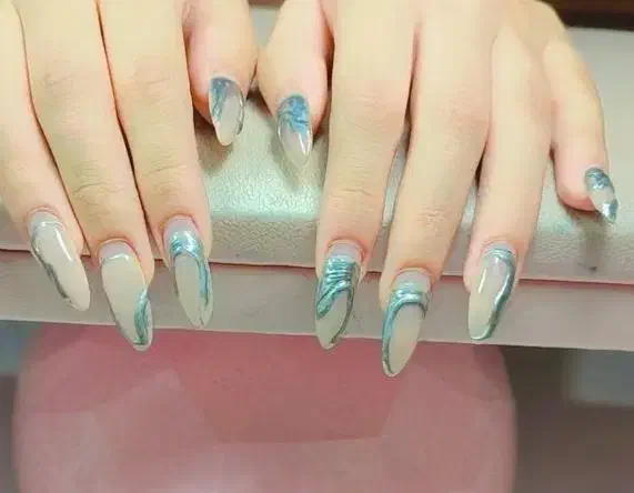 کاشت ناخن|خدمات آرایشگری و زیبایی|کنگاور, |دیوار