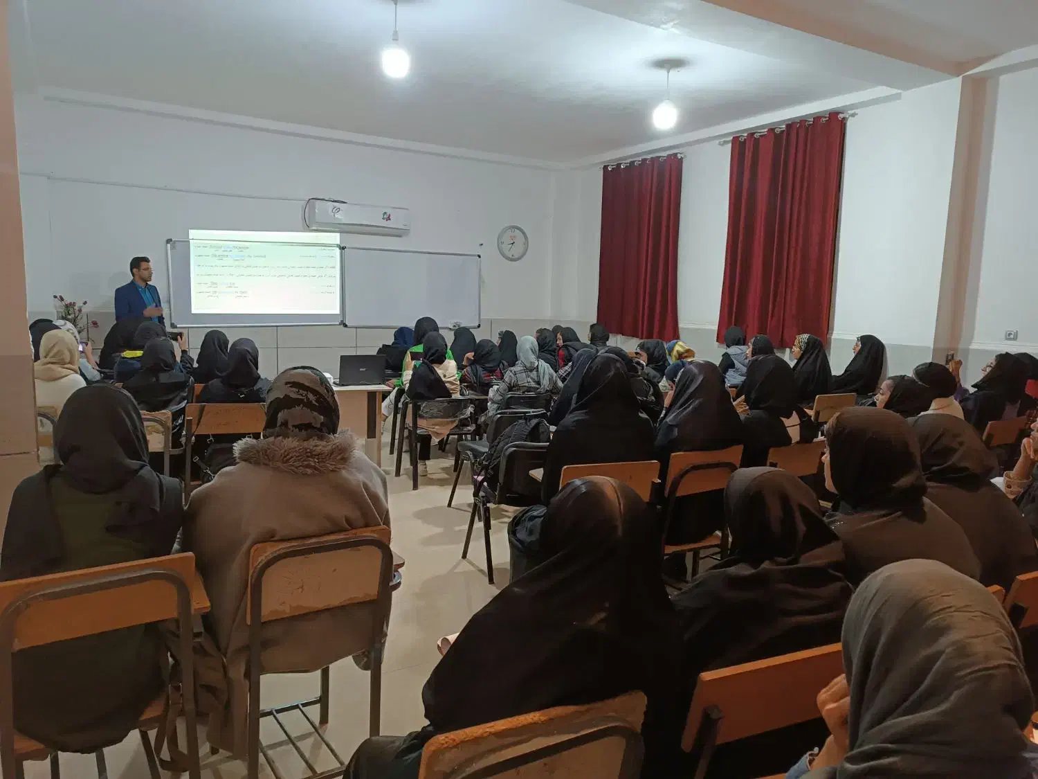 پشتیبان تحصیلی کار در منزل|استخدام آموزشی|تهران, شهرک آزادی|دیوار
