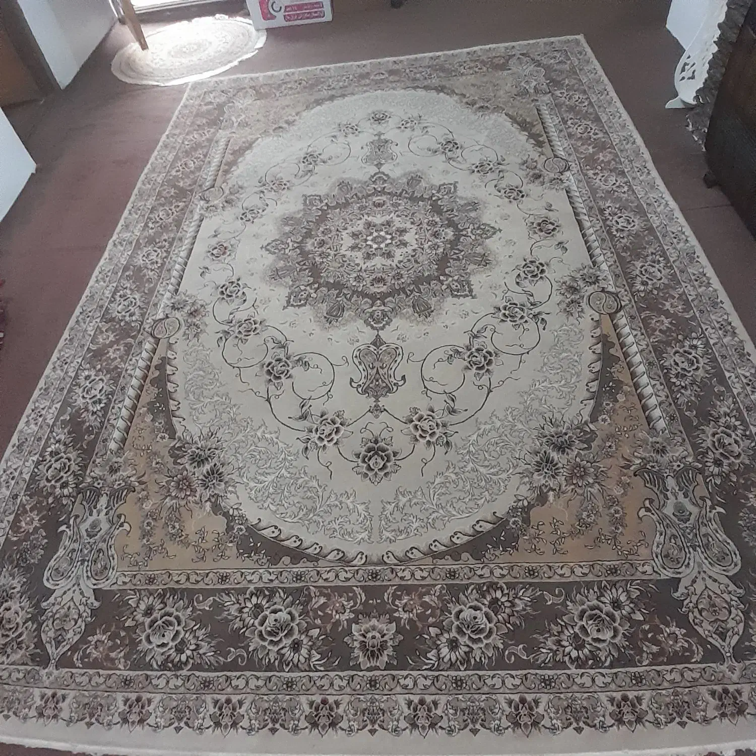 فرش ۹متری ۵۰۰ شانه.تراکم ۱۱۰۰درجه یک.وپادری.|فرش|لنگرود, |دیوار