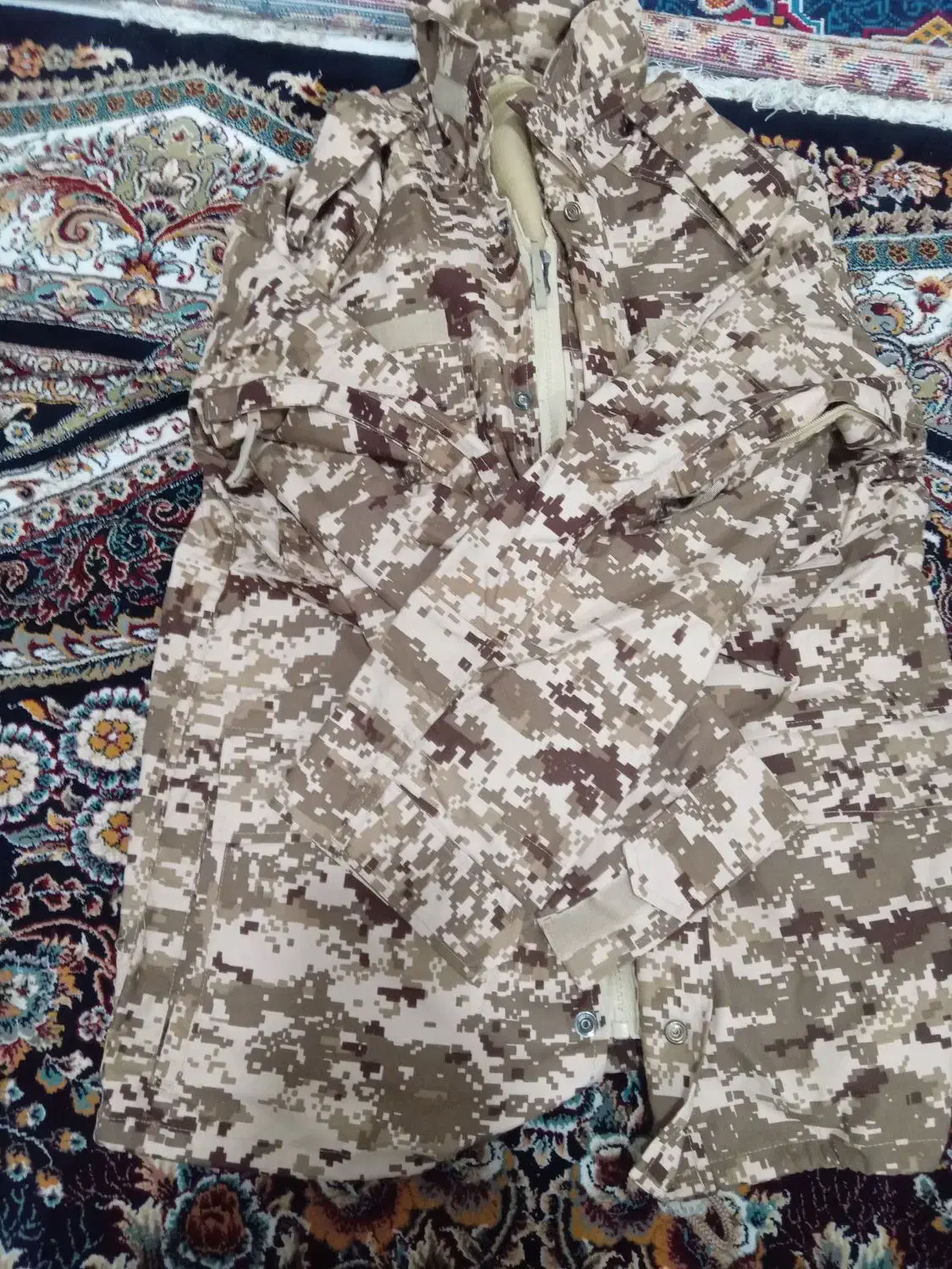 کفشورزشیلباسورزشیگرمکن اورکتدستکشکلاه|لباس|سراوان, |دیوار