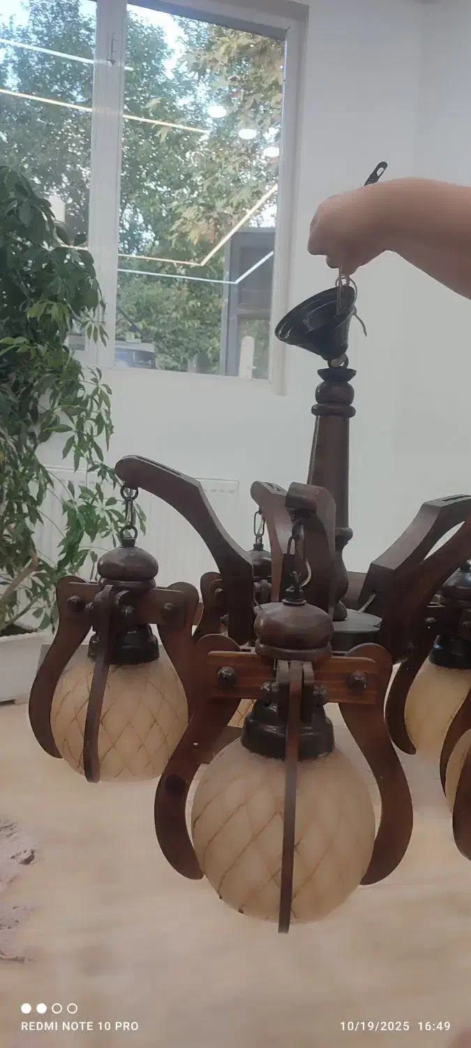 لوستر چوبی پنج شاخه نو|لوستر و چراغ آویز|صحنه, |دیوار