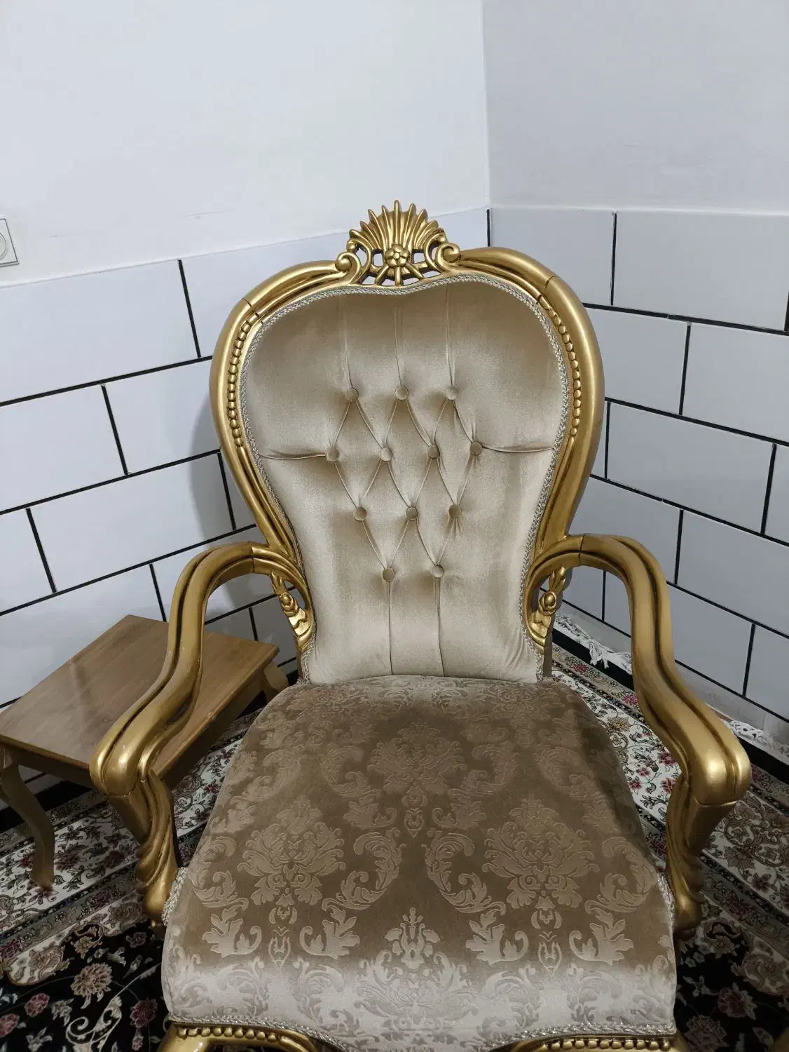 مبلمان سلطنتی 7 نفره|مبلمان خانگی و میز عسلی|الیگودرز, |دیوار