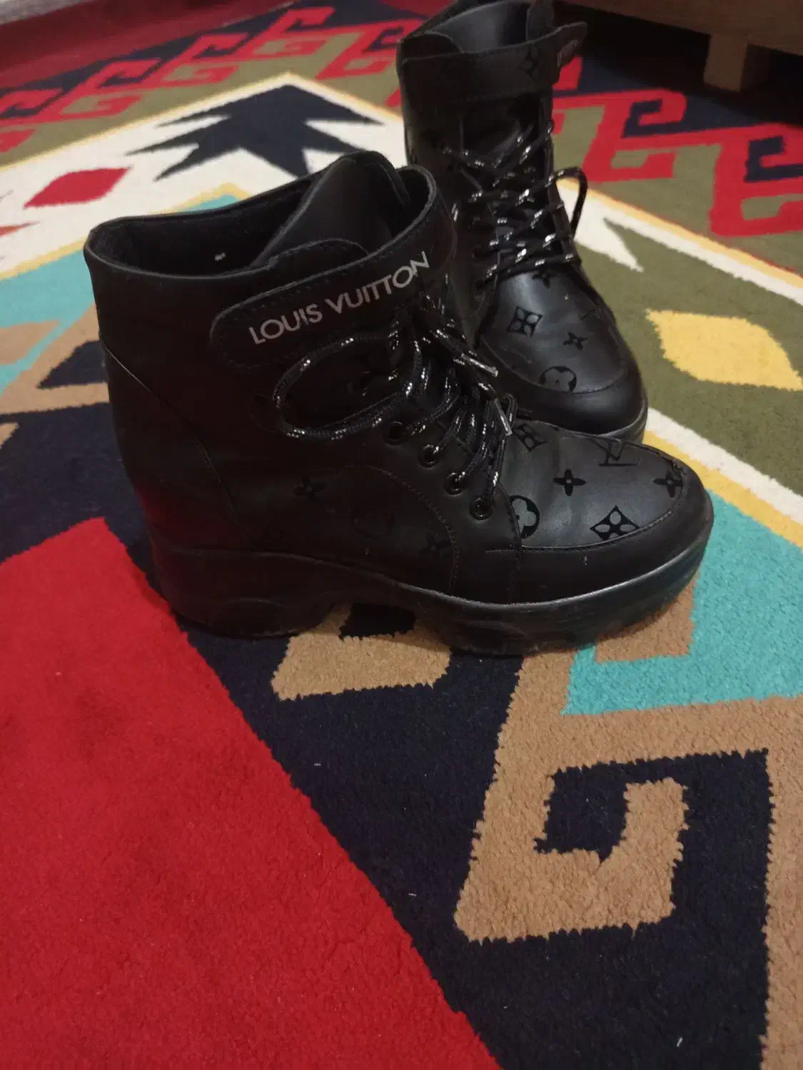 نیم پوت|کیف، کفش، کمربند|صدرا-فارس, فاز ۱|دیوار