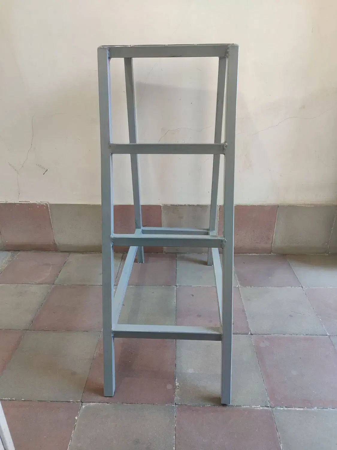 چهارپایه فلزی|صندلی و نیمکت|ارومیه, |دیوار