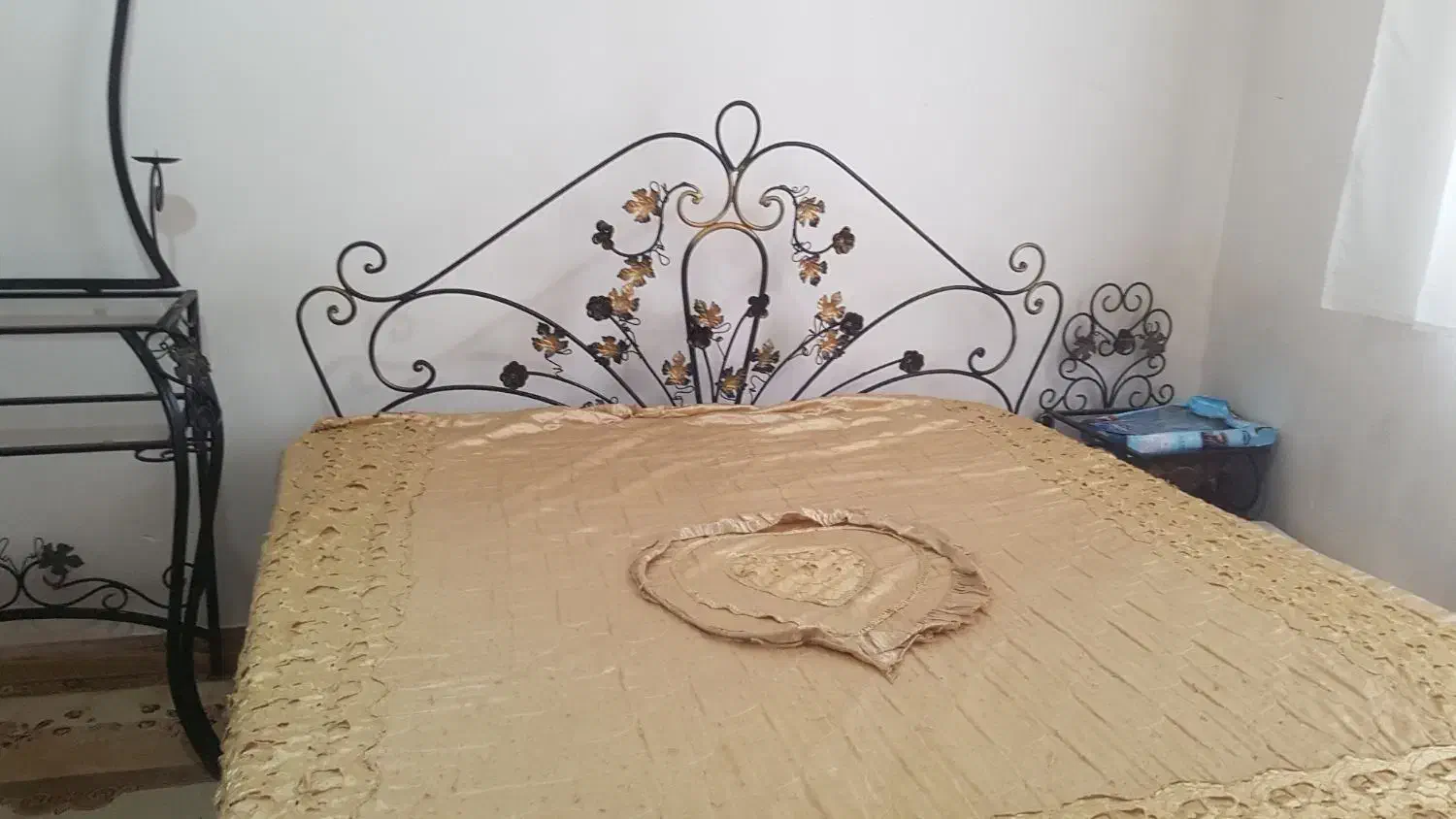 تخت فرفروژه فلزی،زیبا .قیمت فوق العاده|تخت و سرویس خواب|رشت, فلسطین|دیوار