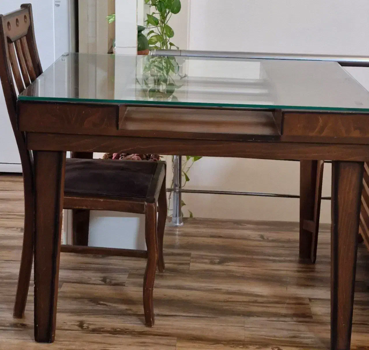 میز نهار خوری ۴ نفره چوبی|میز و صندلی غذاخوری|نیشابور, هفده شهریور|دیوار