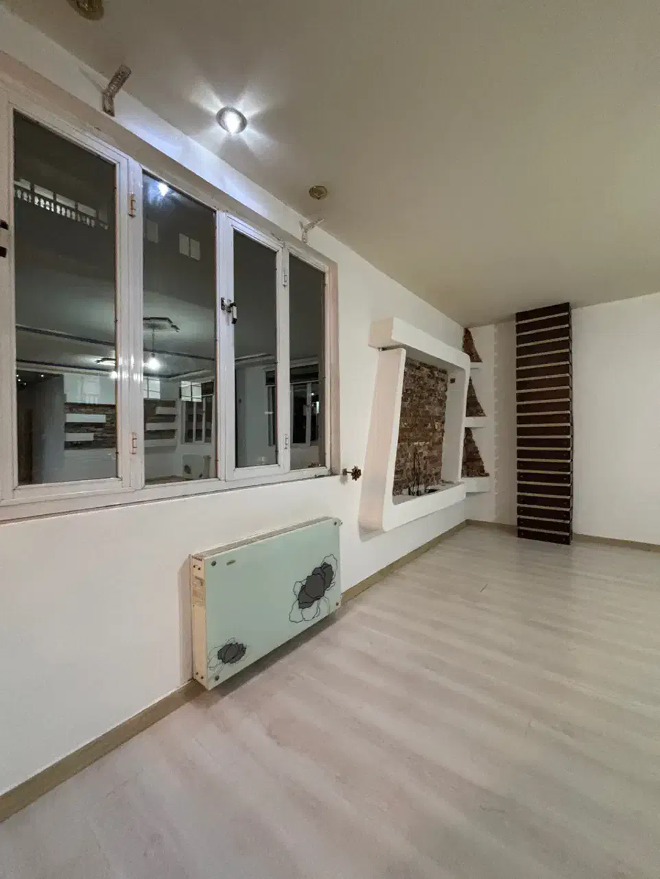 ۱۰۳متری/پکیج/پارکینگ/تکمیل/بر خیابان اصلی|فروش آپارتمان|آستارا, |دیوار