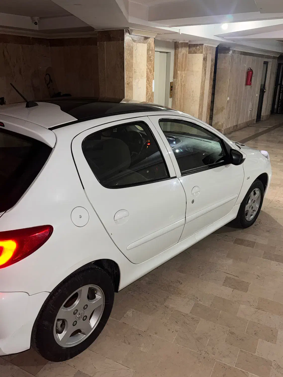 ۲۰۷ سقف پانا ۴۰۲|خودرو سواری و وانت|تهران, شهرک آزمایش|دیوار