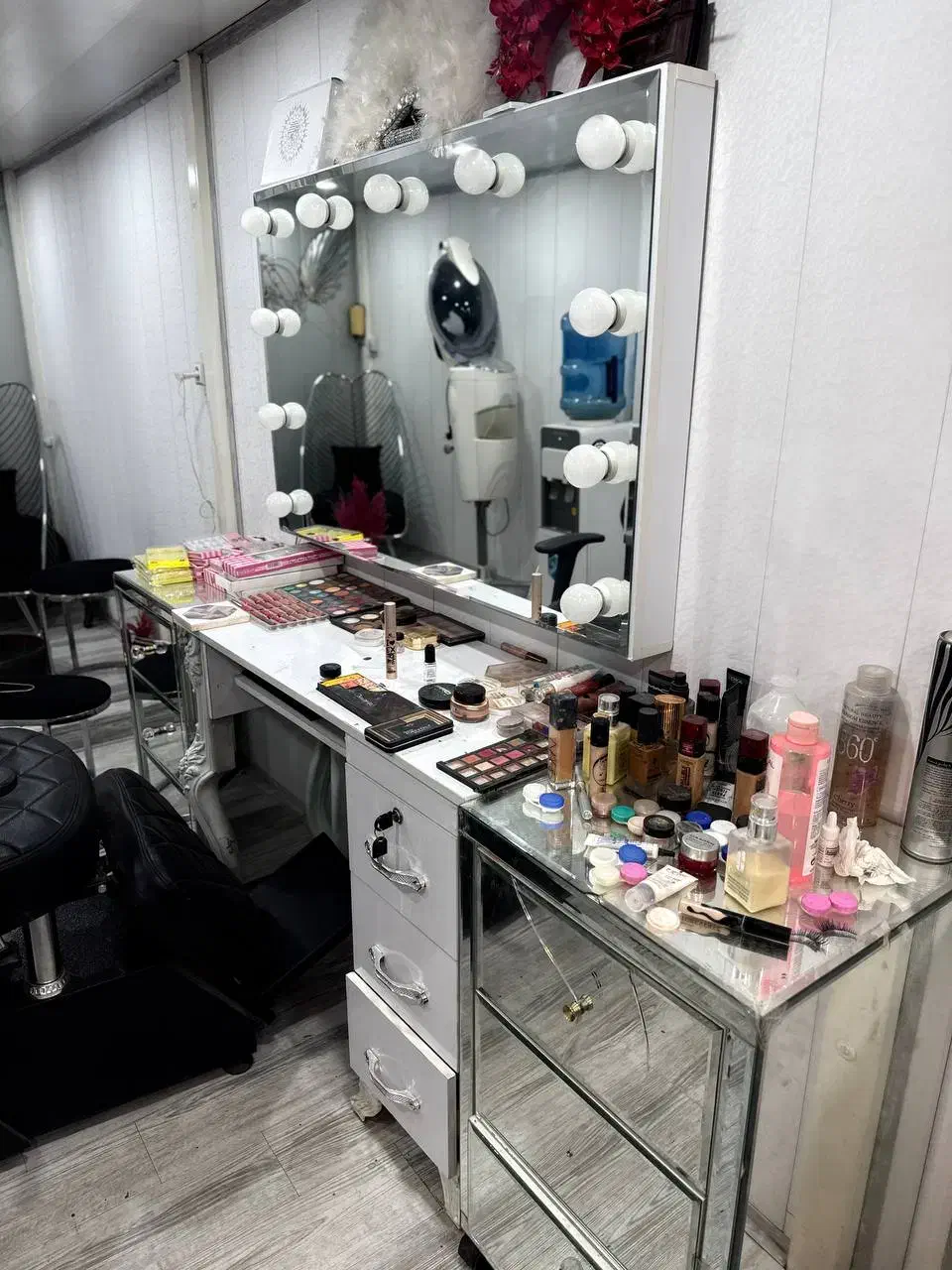 وسایل سالن زیبایی|آرایشگاه و سالن‌های زیبایی|آفتاب, |دیوار