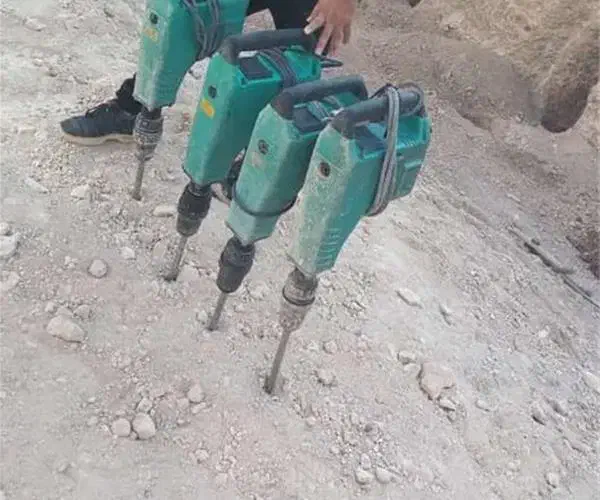 تخریب کاری سوراخکاری هیتلی کاری و بنایی ساختمان|خدمات پیشه و مهارت|فولادشهر, A1|دیوار