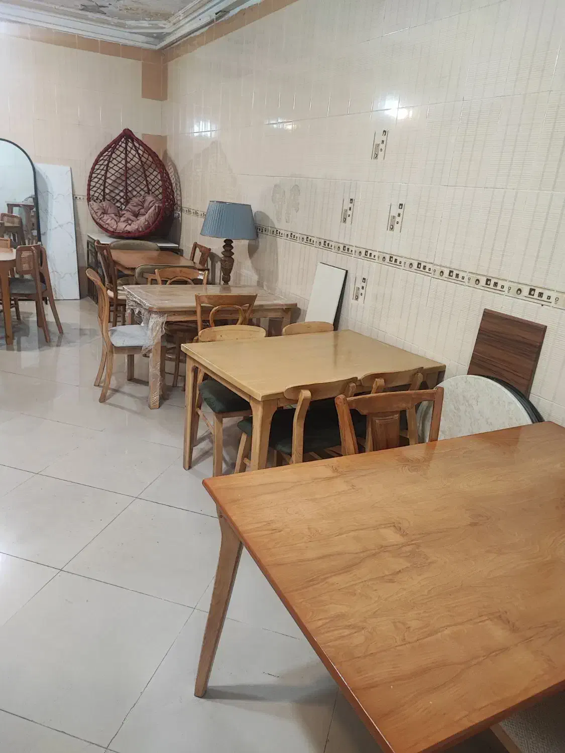 جلو مبلی و گالری چوبی و فلزی شقایق|مبلمان خانگی و میز عسلی|تبریز, |دیوار