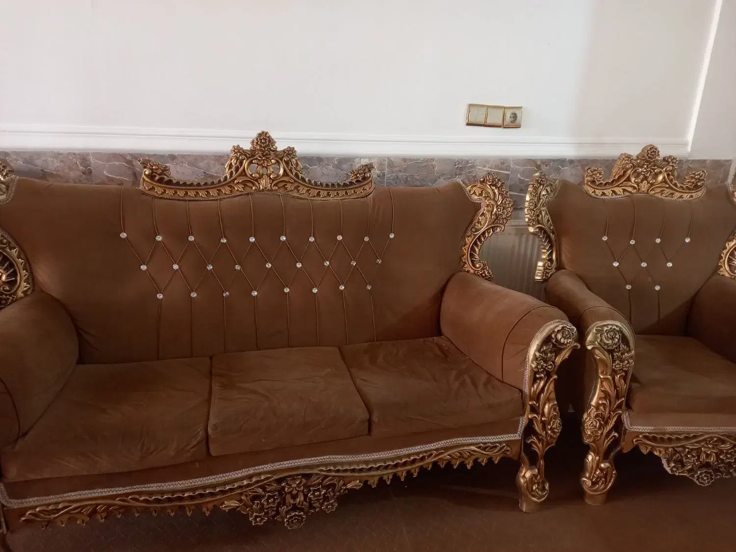 مبل هفت نفره همراه با میز عسلی|مبلمان خانگی و میز عسلی|زاهدان, |دیوار