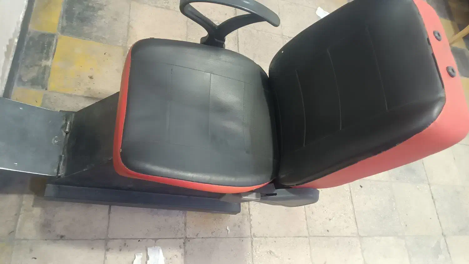 صندلی ارایشگاه|آرایشگاه و سالنهای زیبایی|جیرفت, |دیوار