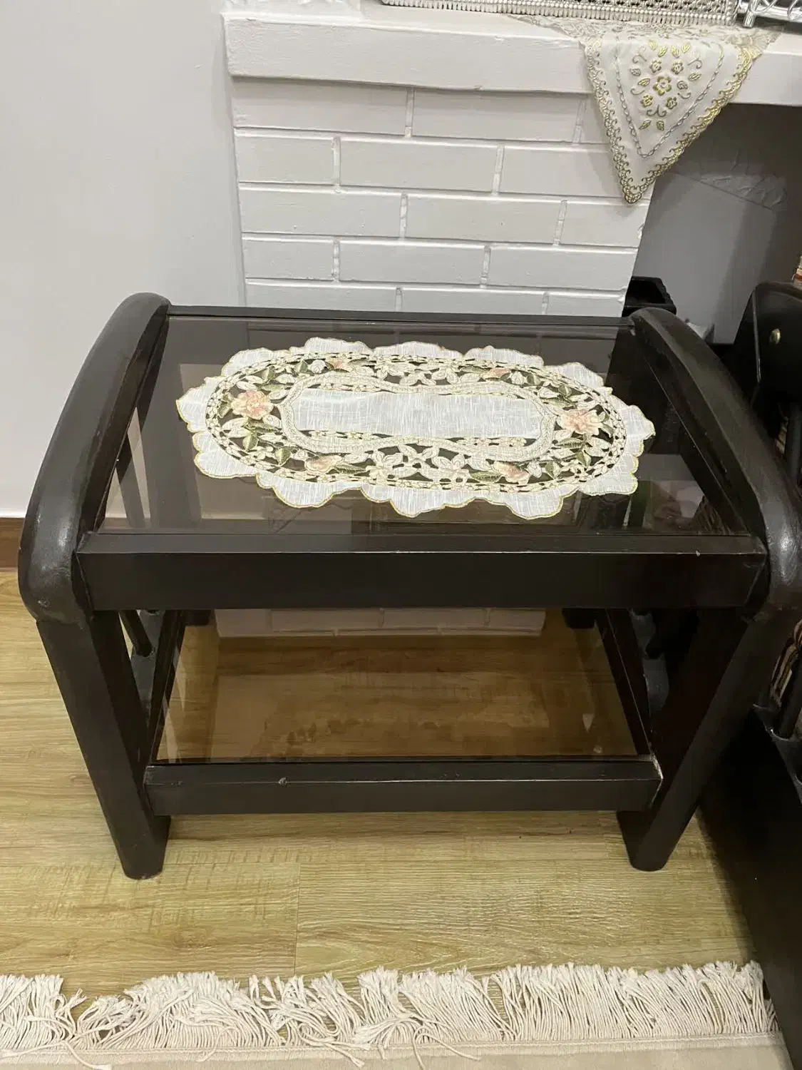 جلو مبلی و میز عسلی|مبلمان خانگی و میز عسلی|پایین هولار, |دیوار