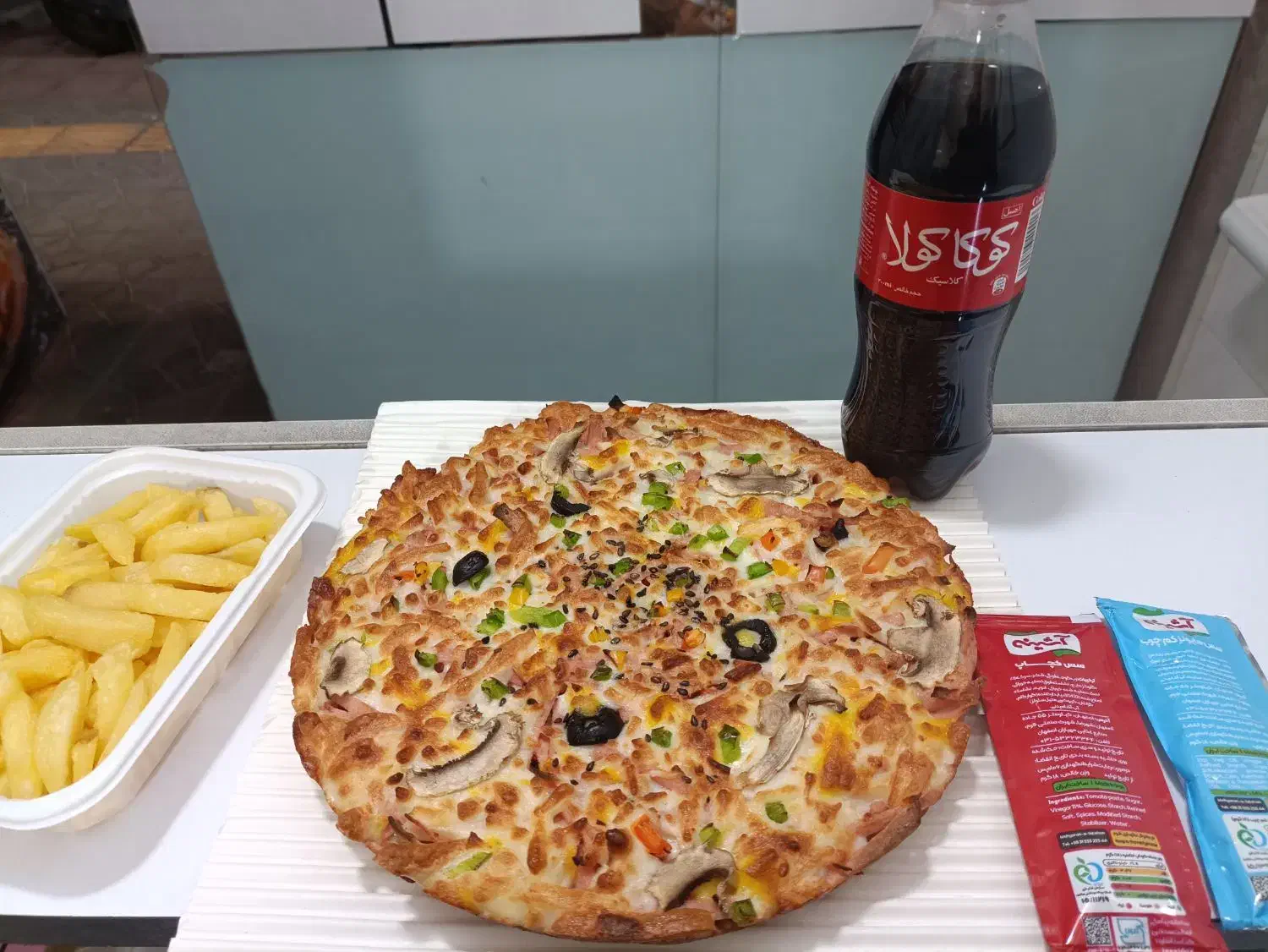 پیتزا پر حجم تک نفره با سیب و نوشابه 149|خوردنی و آشامیدنی|اصفهان, عطار نیشابوری|دیوار