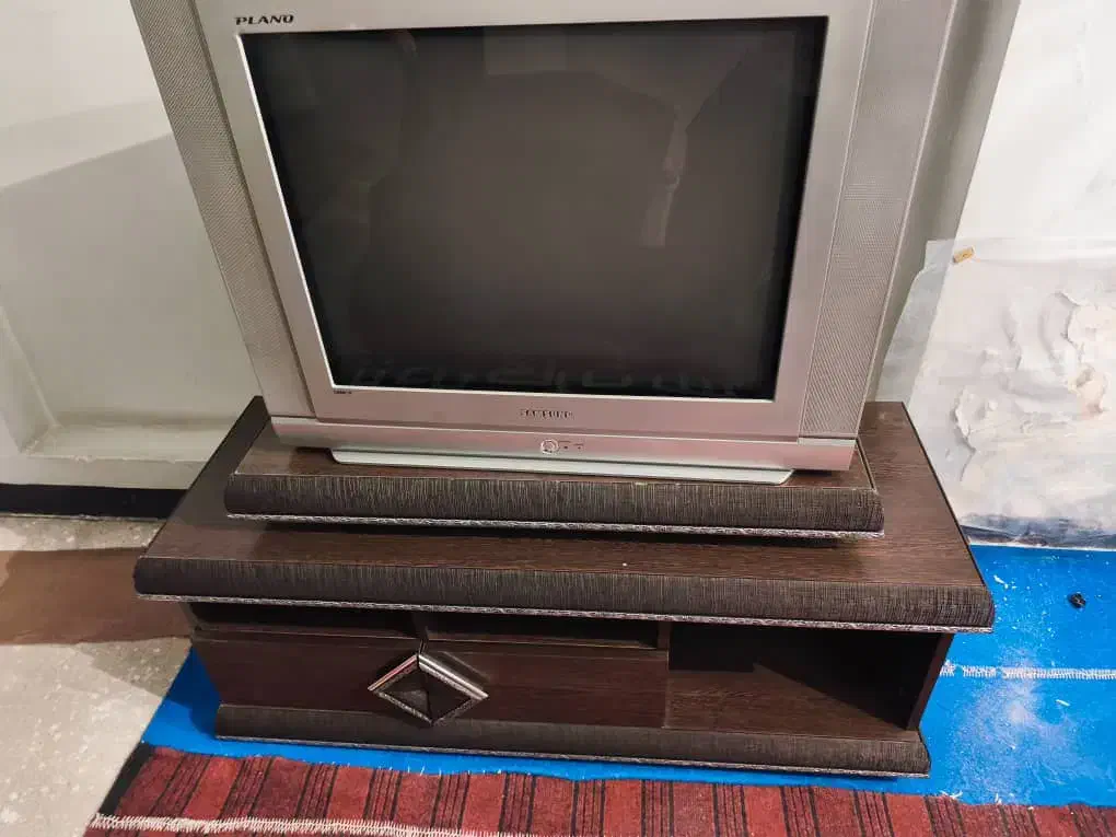 میز تلویزیون و تلویزیون 29اینچ سامسونگ|تلویزیون و پروژکتور|بروجن, |دیوار