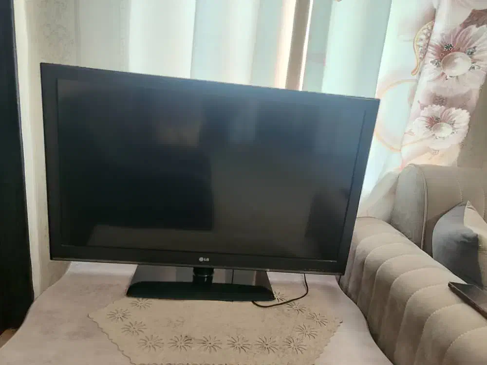 تلویزیون ال جی ۴۲ اینچ ای سی دی|تلویزیون و پروژکتور|رشت, پیرکلاچای|دیوار
