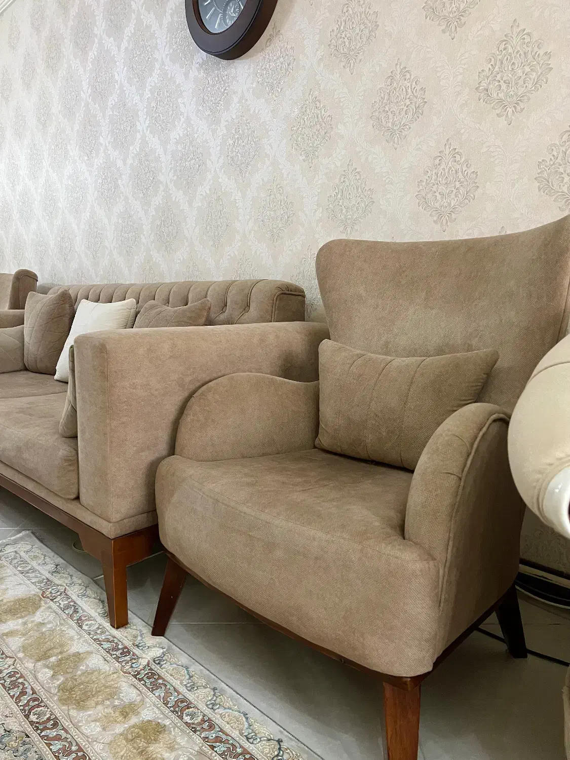 مبلمان راحتی ۵ نفره در حد نو|مبلمان خانگی و میز عسلی|جلفا, |دیوار