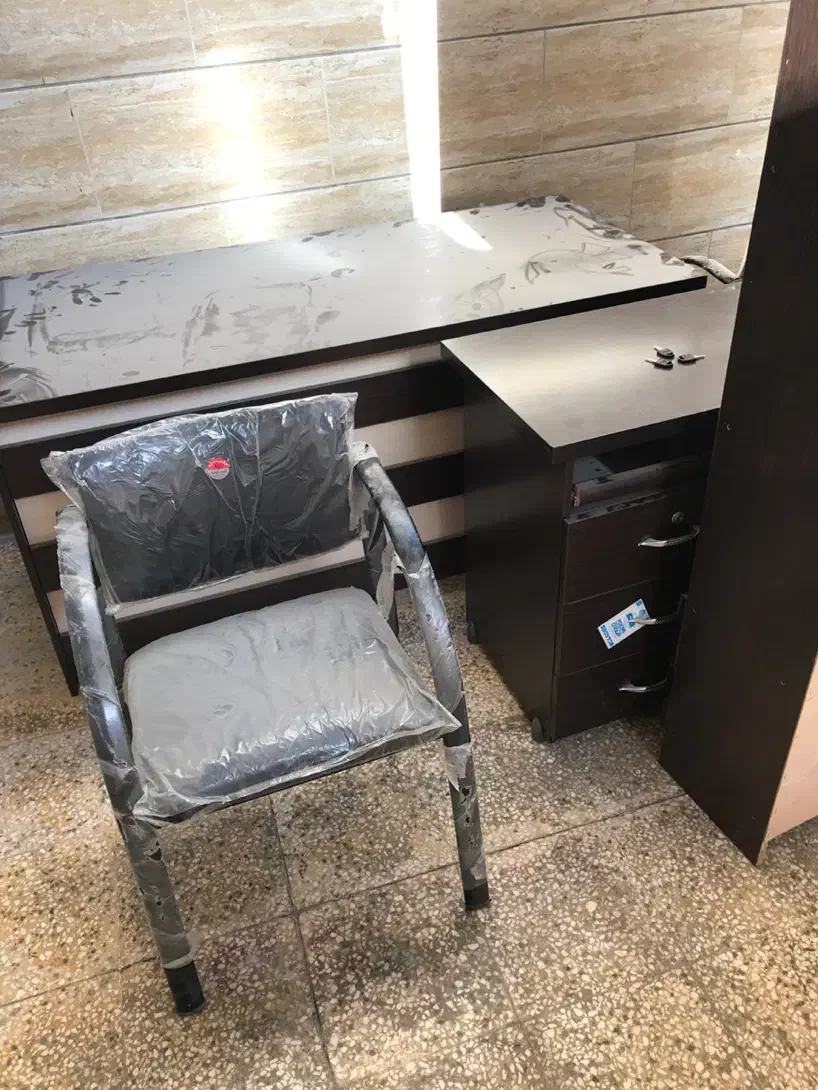 میز و صندلی اداری و کمد دیواری|دفتر کار|بهبهان, |دیوار