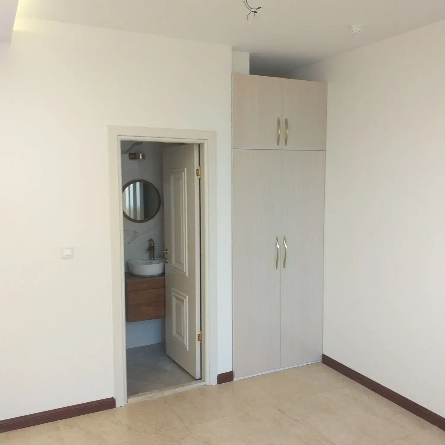 رهن و اجاره ۱۴۰ متری/ سه خواب/کلید نخورده /تکواحدی