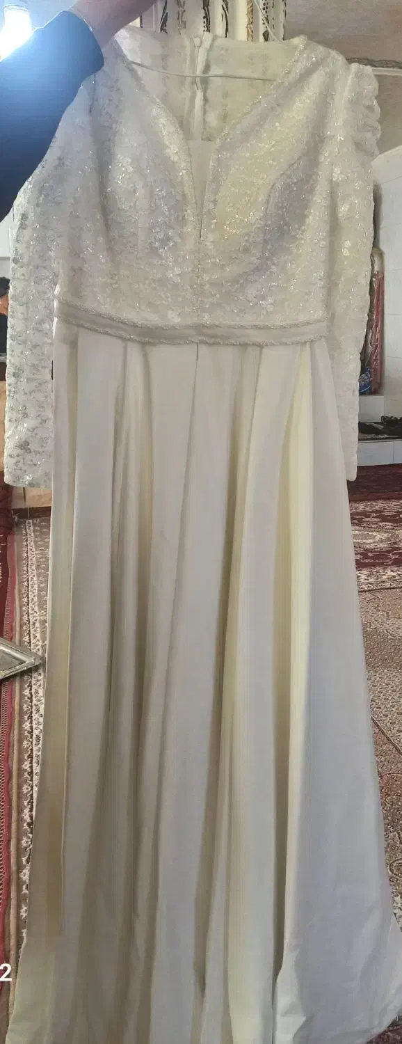 لباس عقد و کتونی|لباس|زند, |دیوار