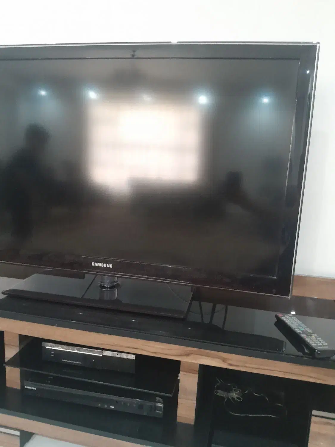 میز تلوزیون و تلوزیون|تلویزیون و پروژکتور|قدس, شهر‌قدس|دیوار