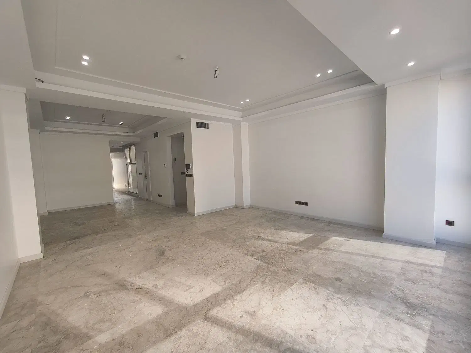 آپارتمان ۱۳۰ متر * شاهکار * «کلیدنخورده ' غرق نور»