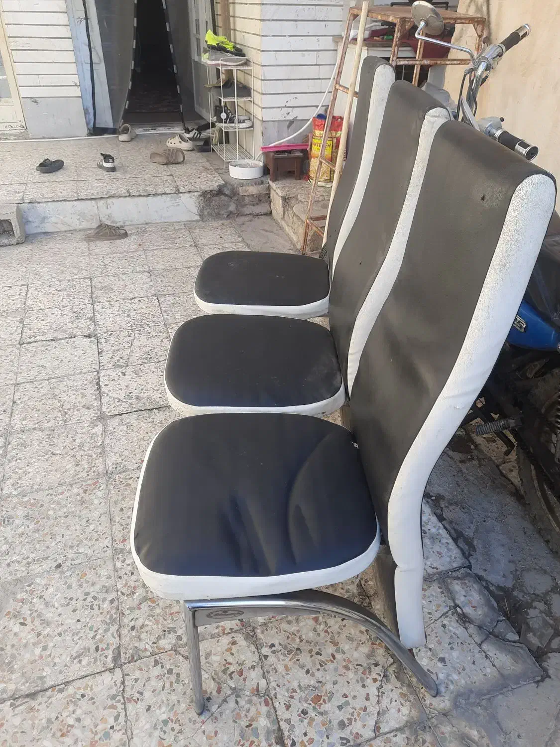 صندلی|صندلی و نیمکت|اهواز, فرهنگ شهر|دیوار