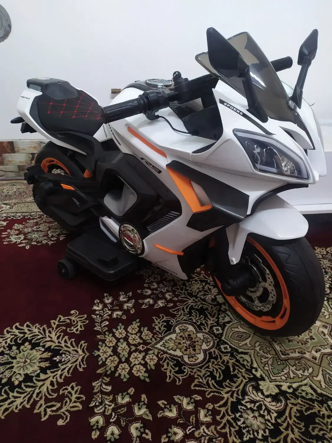 ماشین شارژی کاملا سالم و بی‌عیب|اسباب‌‌بازی|شیراز, وزیرآباد|دیوار