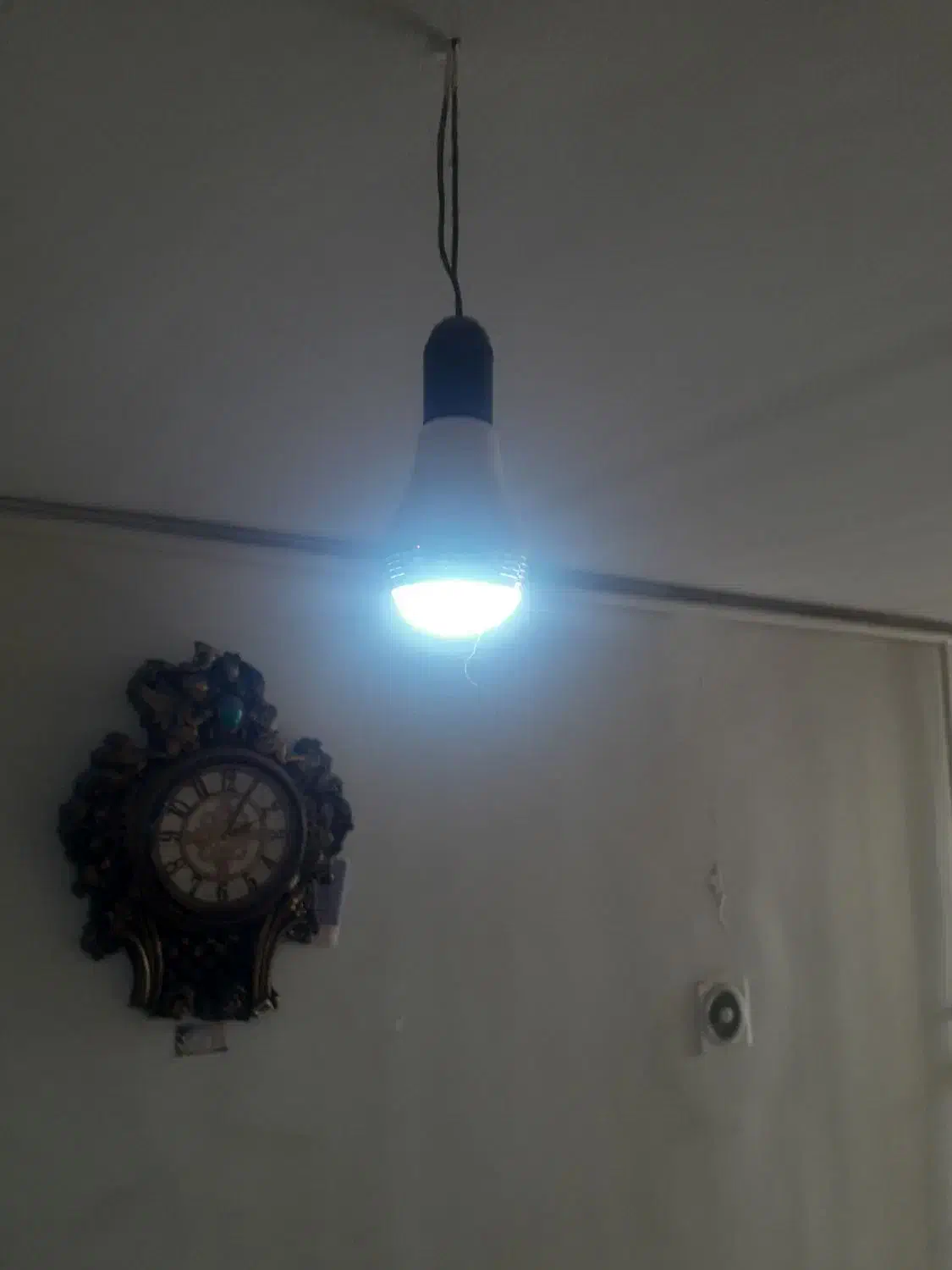 لامپ بلوتوث دار اسپیکری|لامپ و چراغ|نسیم‌شهر, |دیوار