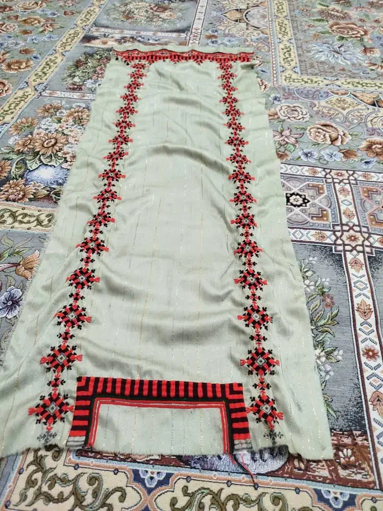 لباس دست دوز|لباس|خاش, |دیوار