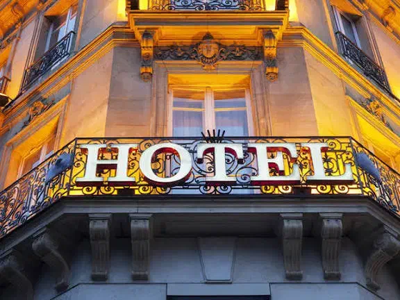 آگهی استخدام هتل نیازمند پرسنل کاری|استخدام اداری و مدیریت|تبریز, |دیوار