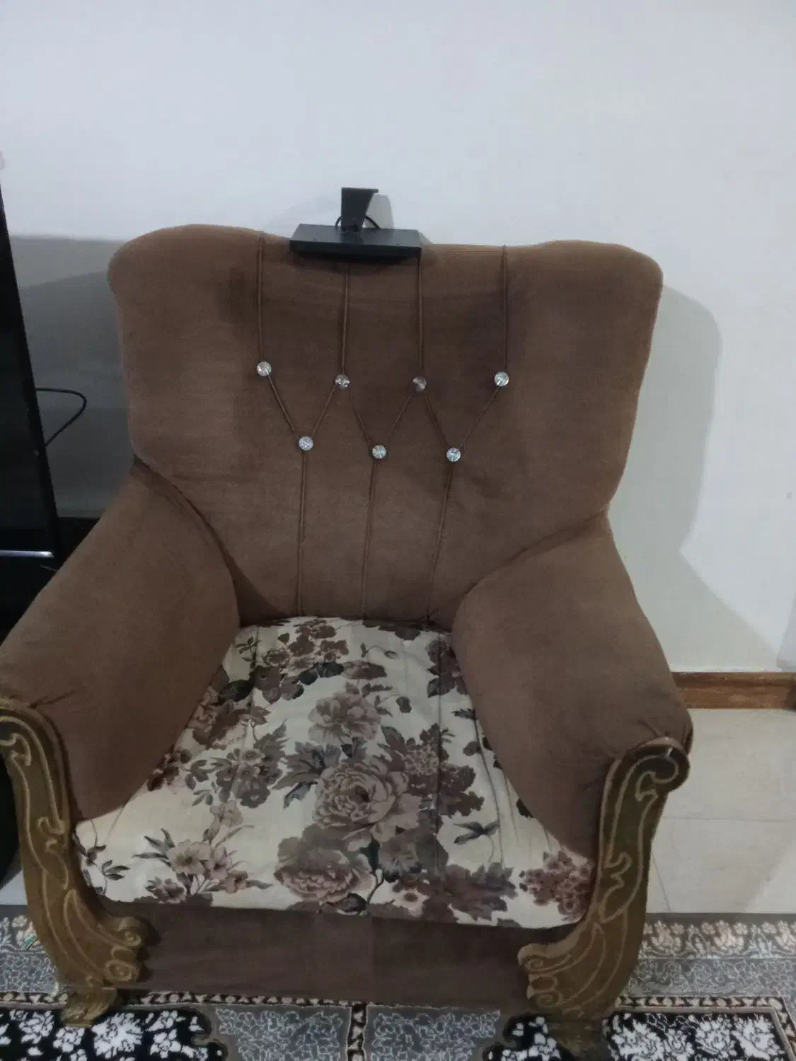 مبل ۷نفره و میز عسلی تمیز  میز تلویزیون جمعآ۴تومن|مبلمان خانگی و میز عسلی|رشت, سلیمانداراب|دیوار